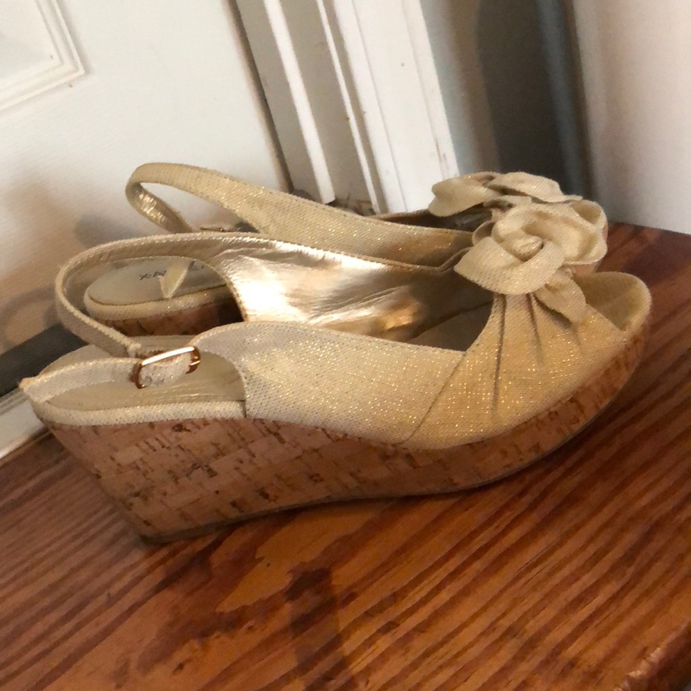 Tan and gold wedges